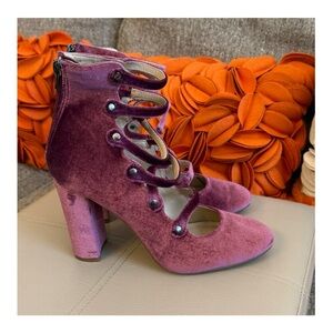 ❣️JustFab Mauve Velvet Front Straps Vivienne Heels❣️